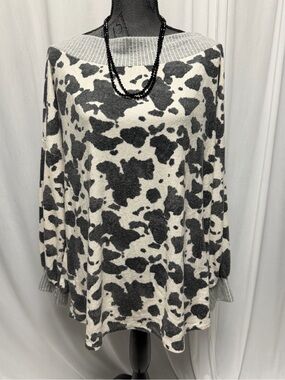 Hailey & Co Sweater Size 2XL Cow Grey White Cream Drop Shoulder Boat Neckline